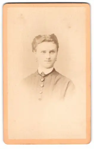 Fotografie M. Pössenbacher, München, Amalienstrasse 6, Porträt einer Frau