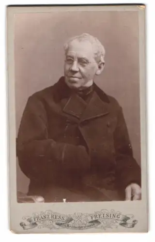 Fotografie Franz Ress, Freising, Mainburgerstr., Porträt eines älteren Herrn
