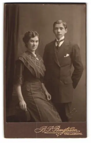 Fotografie B. P. Bengtsson, Trelleborg, Portrait eines jungen Paares