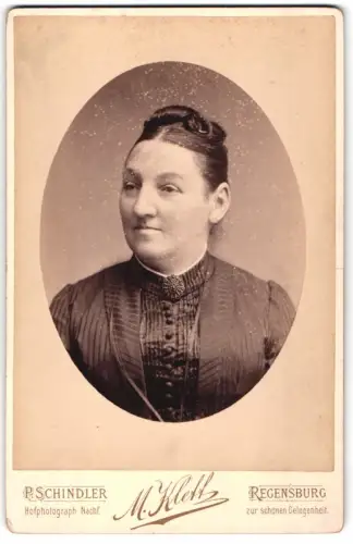 Fotografie P. Schindler, Regensburg, Porträt einer Dame