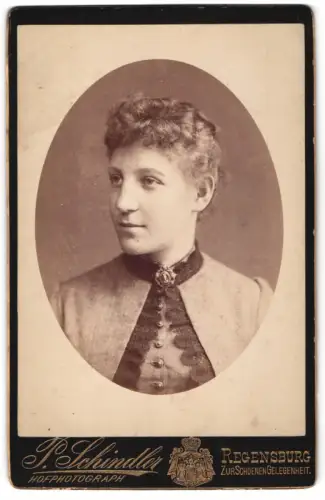 Fotografie P. Schindler, Regensburg, Porträt einer Frau