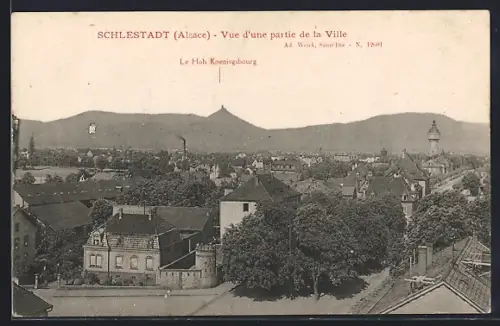 AK Schlestadt /Alsace, Vue d`une partie de la ville et le Hoh Koenigsbourg en arrière-plan