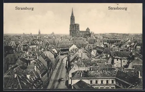 AK Strasbourg, Vue panoramique sur la ville et la cathédrale majestueuse
