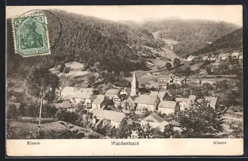 AK Wackenbach /Elsass, Vue du village alsacien entouré de collines boisées