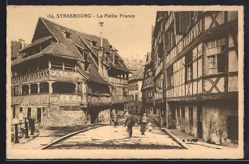 AK Strasbourg, La Petite France avec maisons à colombages et passants