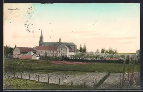 AK Marienthal, Vue sur le village avec l`église et les champs environnants