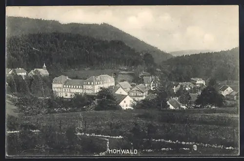 AK Le Hohwald, Vue du village entouré de forêts et collines