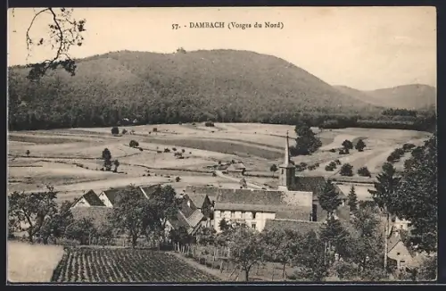 AK Dambach /Vosges du Nord, Vue du village avec montagnes en arrière-plan