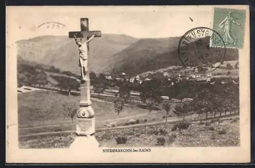 AK Niederbronn-les-Bains, Vue du calvaire avec le village et les collines en arrière-plan