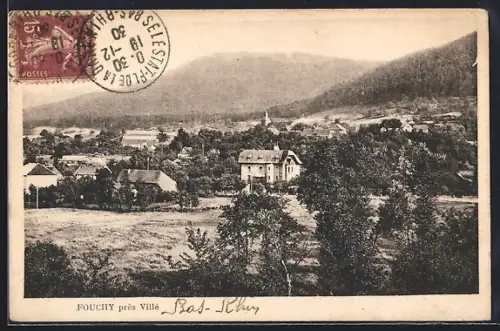 AK Fouchy /Villé, Vue panoramique du village entouré de collines verdoyantes