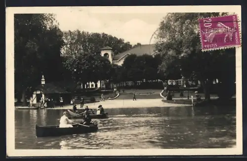 AK Strasbourg, Orangérie, Le Lac avec des barques