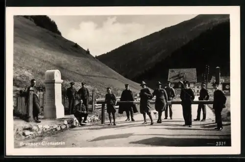 AK Brenner, Blick auf den Grenzstein m. Zollpersonal