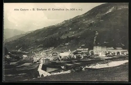AK Santo Stefano di Cadore, Gesamtansicht mit Gebirge