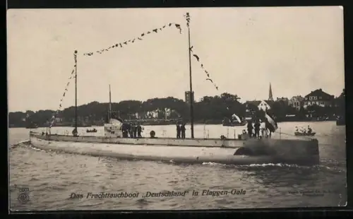 AK U-Boot Deutschland mit Flaggengala zur See stechend