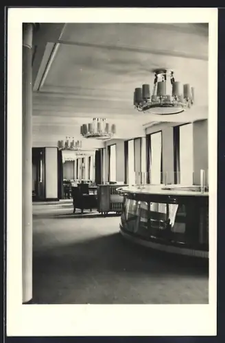 AK Berlin-Friedrichshain, HO-Cafe Warschau, Obere Etage, Innenansicht, Stalinallee