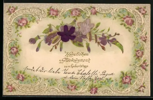 Stoff-Präge-AK Lilane Blumen und Rahmen aus Rosen, Herzlichen Glückwunsch zum Geburtstag