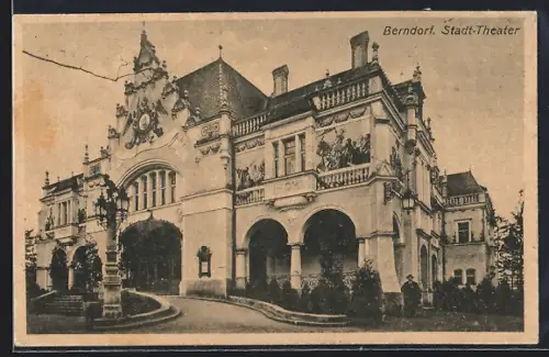 AK Berndorf /N.-Oe., Stadt-Theater mit Einfahrt