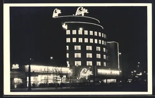 AK Wien, Warenhaus Stafa Mariahilfer Strasse 120 bei Nacht