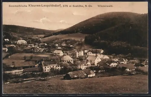 AK Klausen-Leopoldsdorf, Gesamtansicht mit Wienerwald aus der Vogelschau