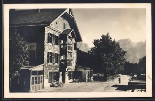 AK Lienz, Hotel Defreggerhof am Iselsberg mit Blick auf Lienzer Dolomiten