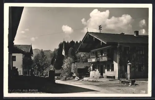 AK Raiten, Dorfstrasse mit Kirche und Bauernhäusern