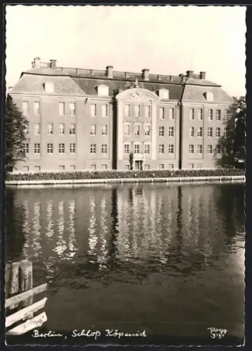 AK Berlin, Schloss Köpenick am Wasser