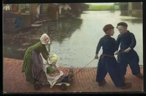 AK Niederländische Kinder in Tracht beim Spiel