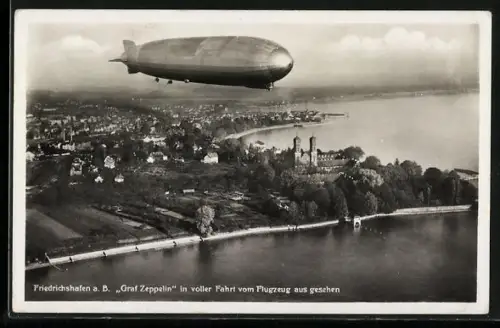 AK Friedrichshafen a. B., Graf Zeppelin in voller Fahrt vom Flugzeug aus