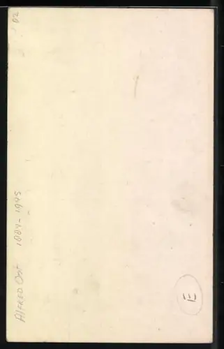 Künstler-AK A. Ost: Krieger und Frau mit Kind auf einem Schlachtfeld