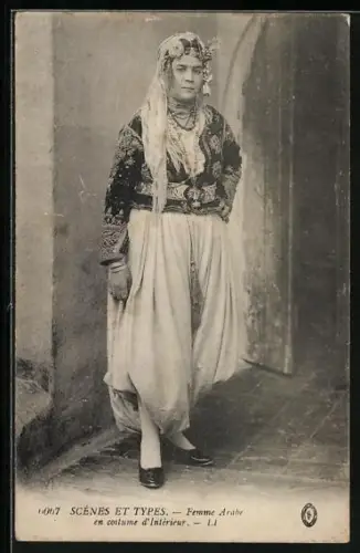 AK Femme Arabe en costume d`Intérieur, arabische Volkstypen
