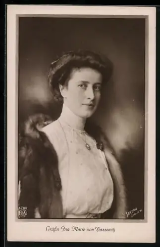 AK Porträt Gräfin Ina Maria von Bassewitz, Gemahlin des Prinzen Oskar von Preussen