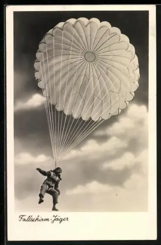 AK Fallschirmjäger in der Luft baumelnd