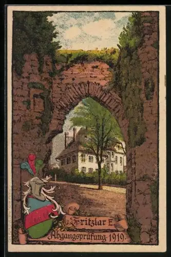 Künstler-AK Fritzlar /E., Abgangsprüfung 1919, Studentenwappen vor einer Burgmauer
