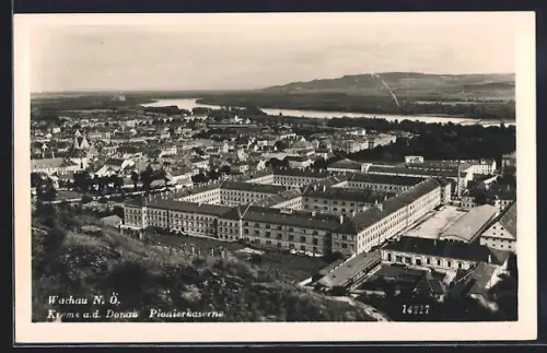 AK Krems a. d. Donau, Pionierkaserne und Blick über die Stadt