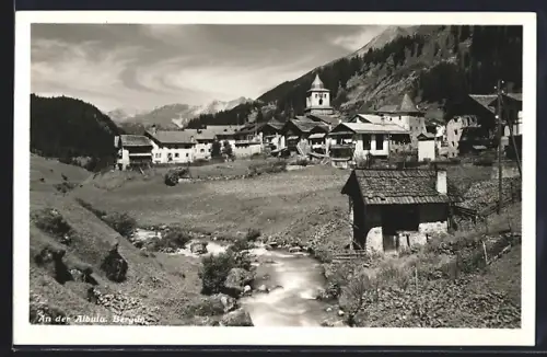 AK Bergün, An der Albula, Ortspartie mit Bach