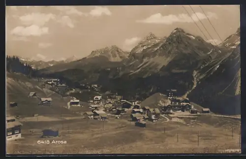 AK Arosa, Ortsansicht mit Berglandschaft