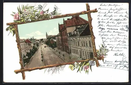 AK Gardelegen /Sachsen, Strassenansicht im Holzrahmen mit Blumen