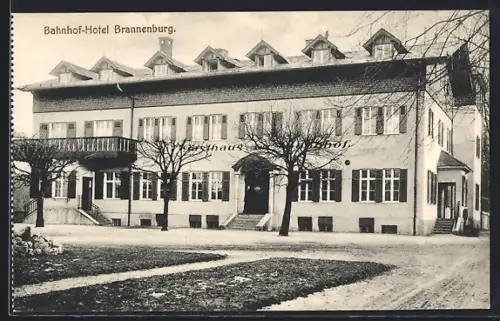 AK Brannenburg, Bahnhof-Hotel mit Vorplatz