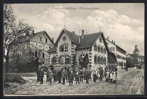 AK Winnenden, Paulinenpflege, Kindergruppe vor dem Haupthaus