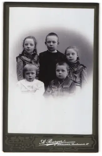 Fotografie A. Burger, Stralsund, Semlowerstrasse 10, Porträt von fünf Kindern