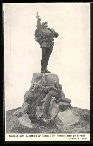 AK Skulptur eines Soldaten auf einem Felsen, Monumento eretto dai Fanti del 65° Fanteria ai loro commilitoni...