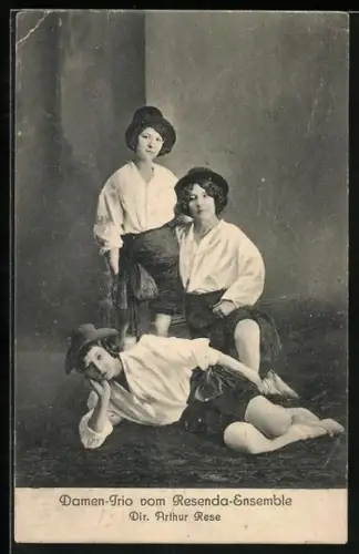 AK Damen-Trio vom Resenda-Ensemble posiert zusammen, Dir. Arthur Rese