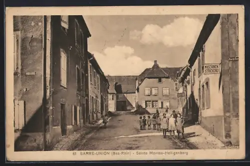 AK Sarre-Union /Bas-Rhin, Sainte Montée-Heiligenberg, Rue animée avec des habitants et bâtiments historiques