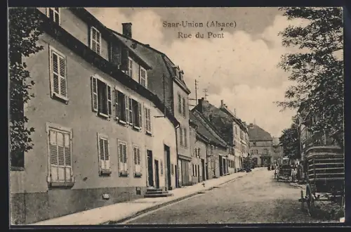 AK Saar-Union /Alsace, Rue du Pont avec maisons traditionnelles et charrette