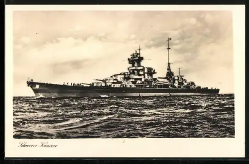 AK Schwerer Kreuzer der Kriegsmarine auf See