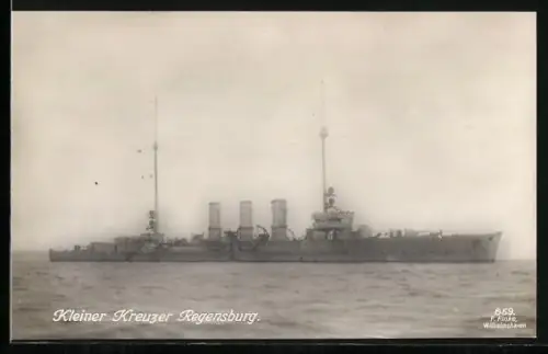 AK Kriegsschiff Kleiner Kreuzer Regensburg auf See