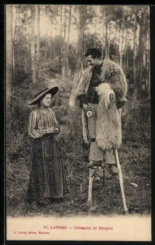 AK Landes, Echassier et Bergere, mit Schafsfell