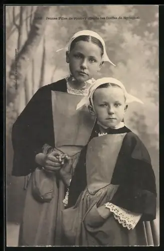 AK Pontivy /Bretagne, Zwei Mädchen in traditioneller Kleidung, Jeunes Fille de Pontivy, Etude des Coiffes