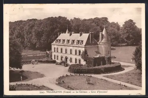 AK Villeblevin /Yonne, Le Château, Cour d`honneur
