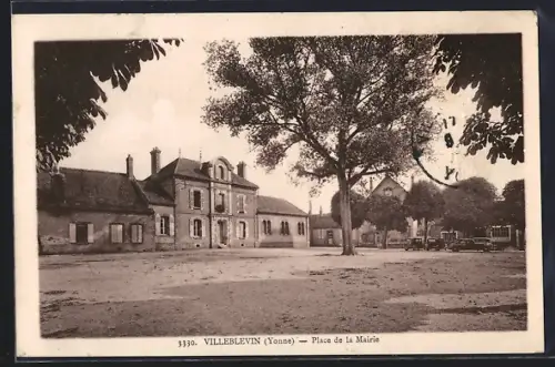 AK Villeblevin /Yonne, Place de la Mairie